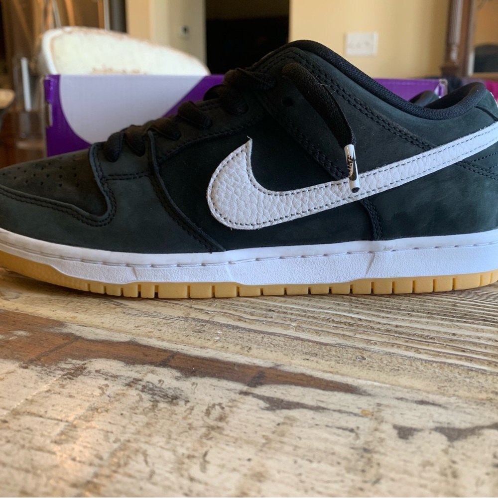 Nike Black and White Sneakers Classic Design